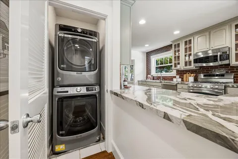 $2,895,000 | 1447 Laguna Avenue, Burlingame, CA 94010