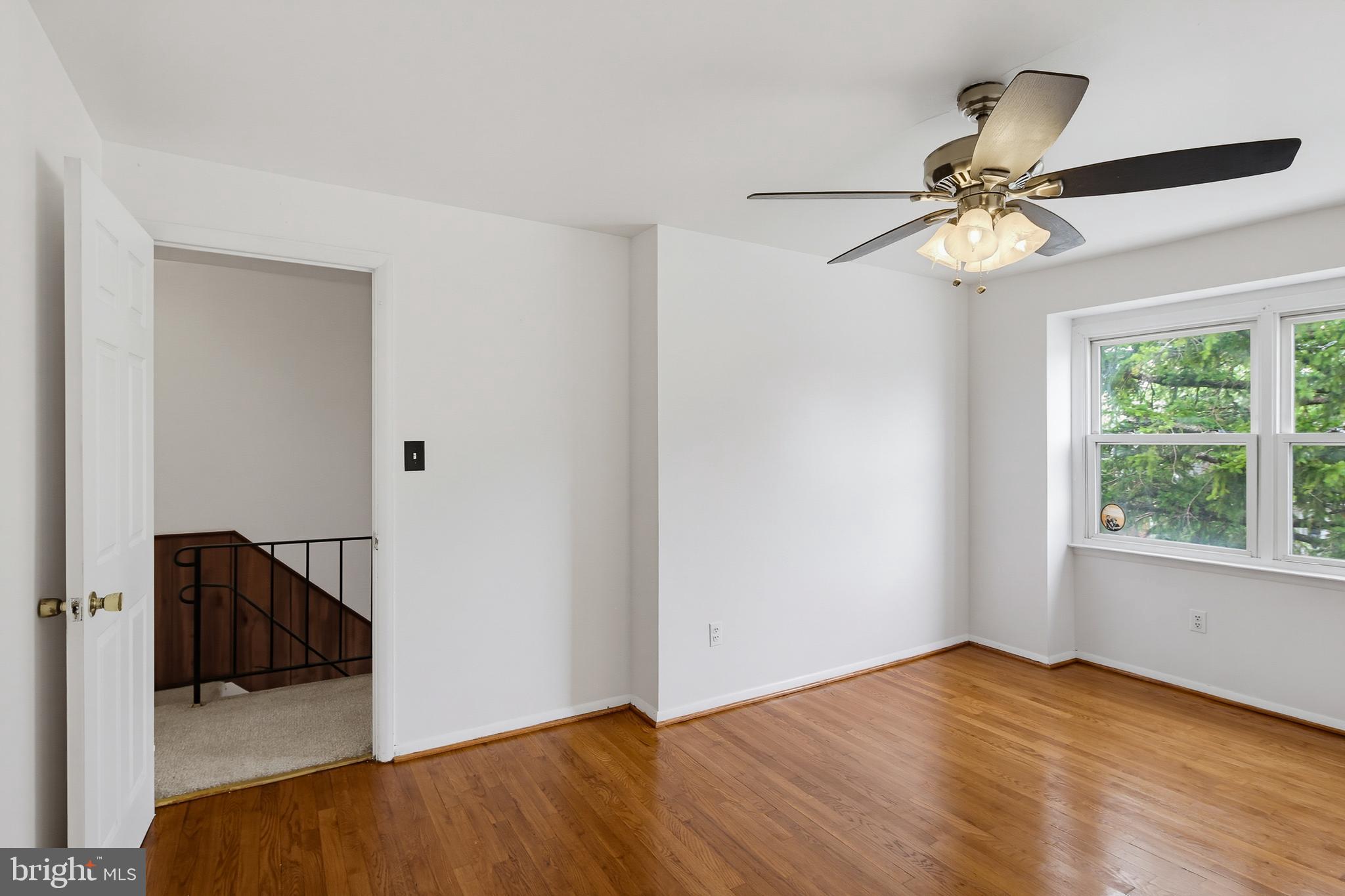 5655 Utrecht Road Baltimore, MD 21206 - Photo 13 of 36 Upper level primary bedroom