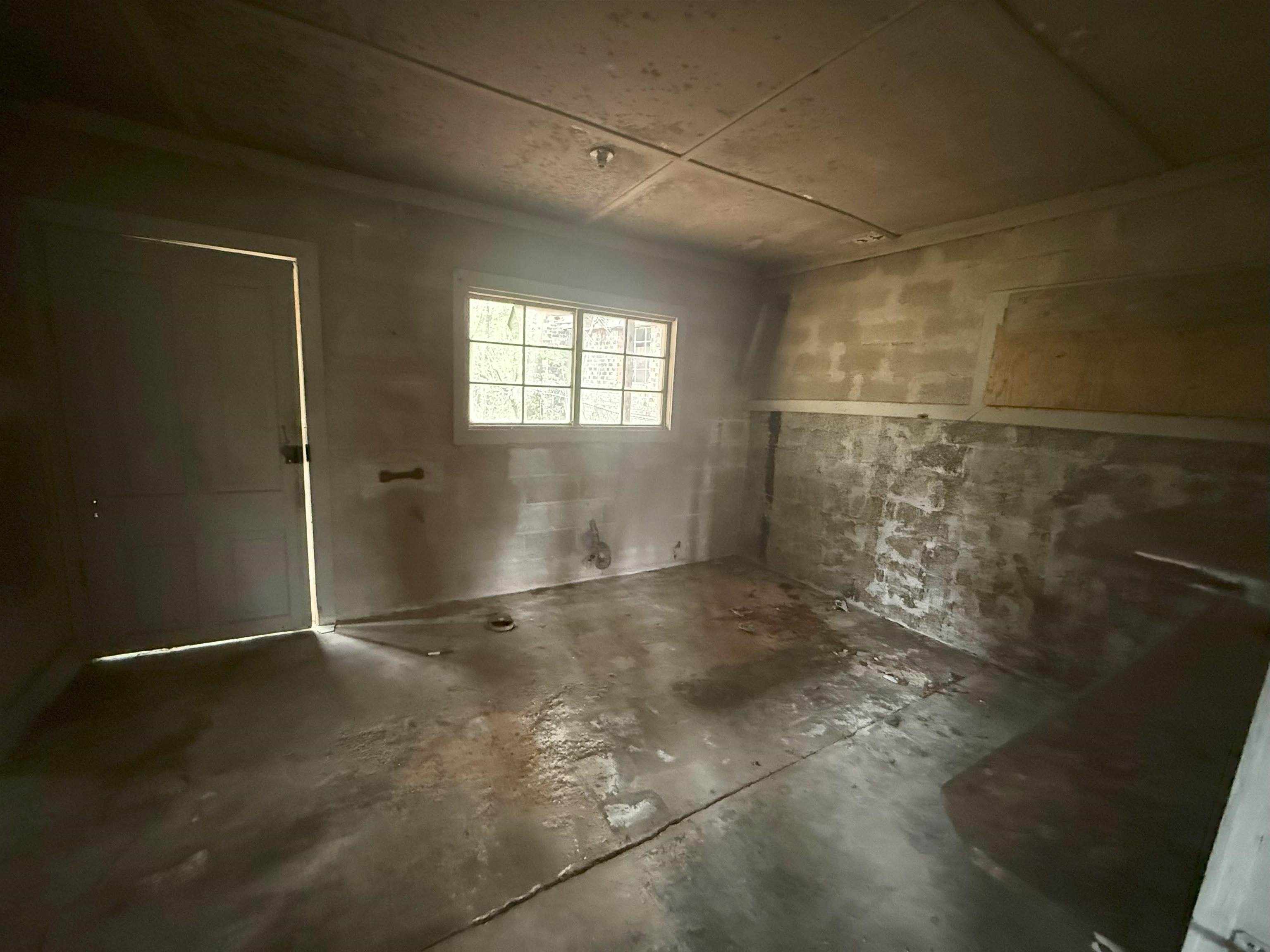 1166 Military Road Mount Vernon, AL 36560 - Photo 4 of 9 Garage