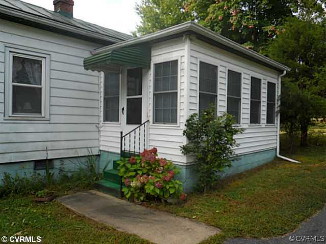 178 Buckner Road Bumpass, VA 23024 - Photo 3 of 16 a front view of a house with garden