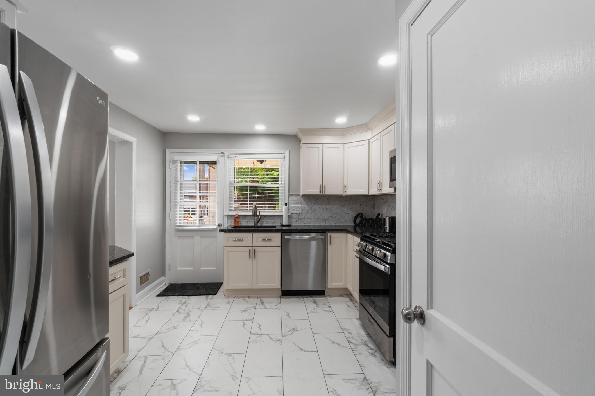 1517 Dellsway Road Towson, MD 21286 - Photo 12 of 34 Kitchen