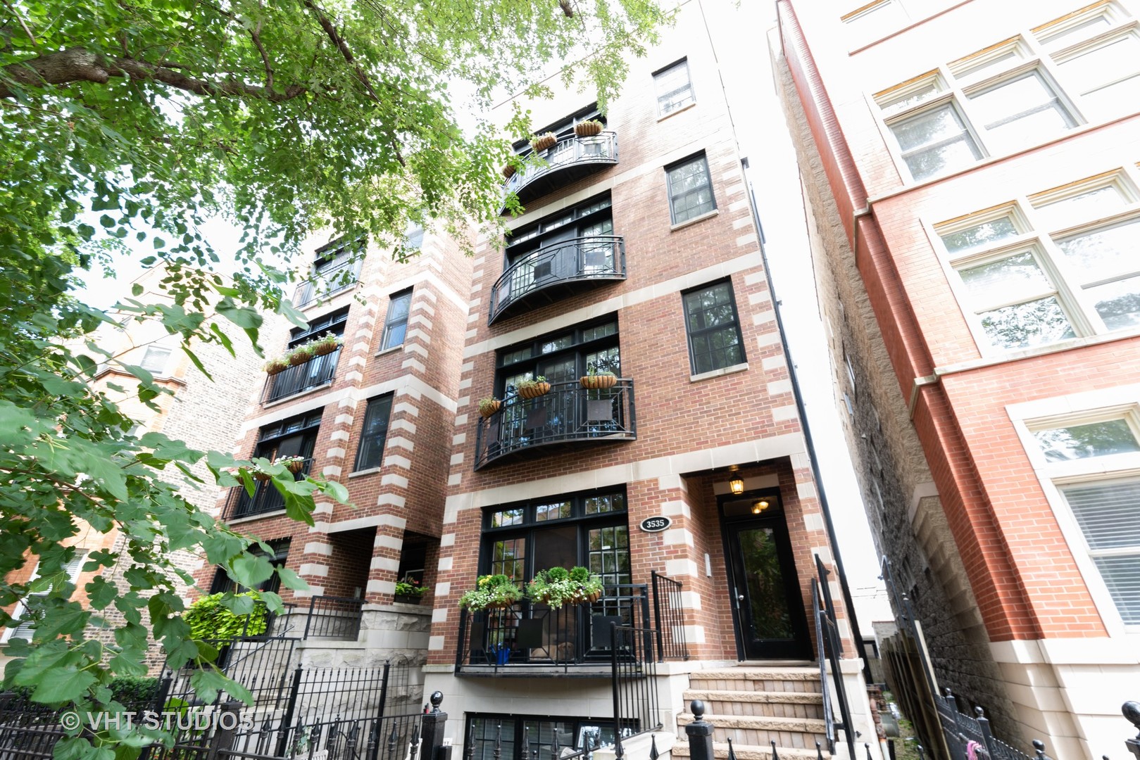 3535 North Reta Avenue, Unit 3 Chicago, IL 60657 - Photo 1 of 18 a view of buildings