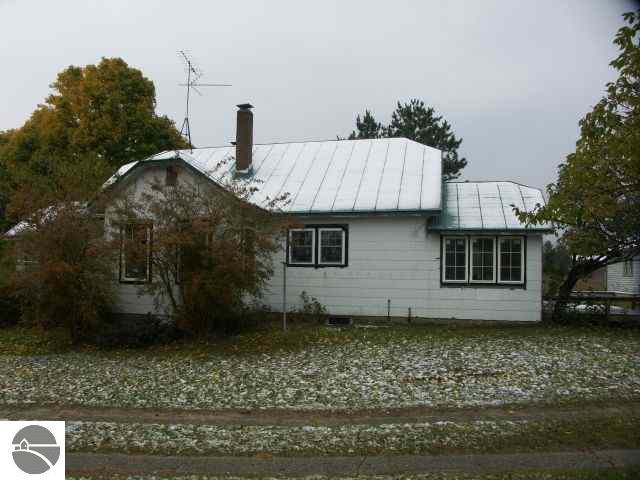 2102 West Long Lake Road Traverse City, MI 49685 - Photo 1 of 3 1686128.JPG