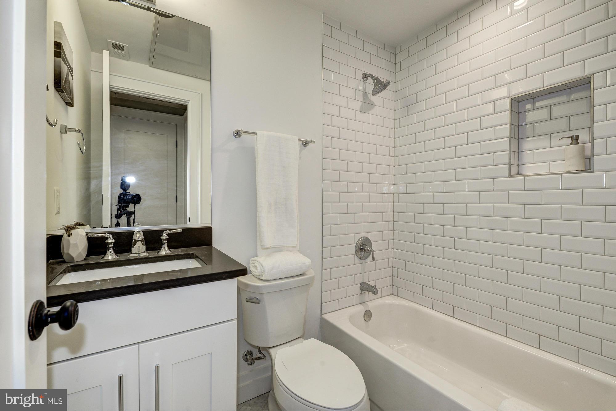 2303 Ontario Road Northwest, Unit 2 Washington, DC 20009 - Photo 7 of 13 Bath