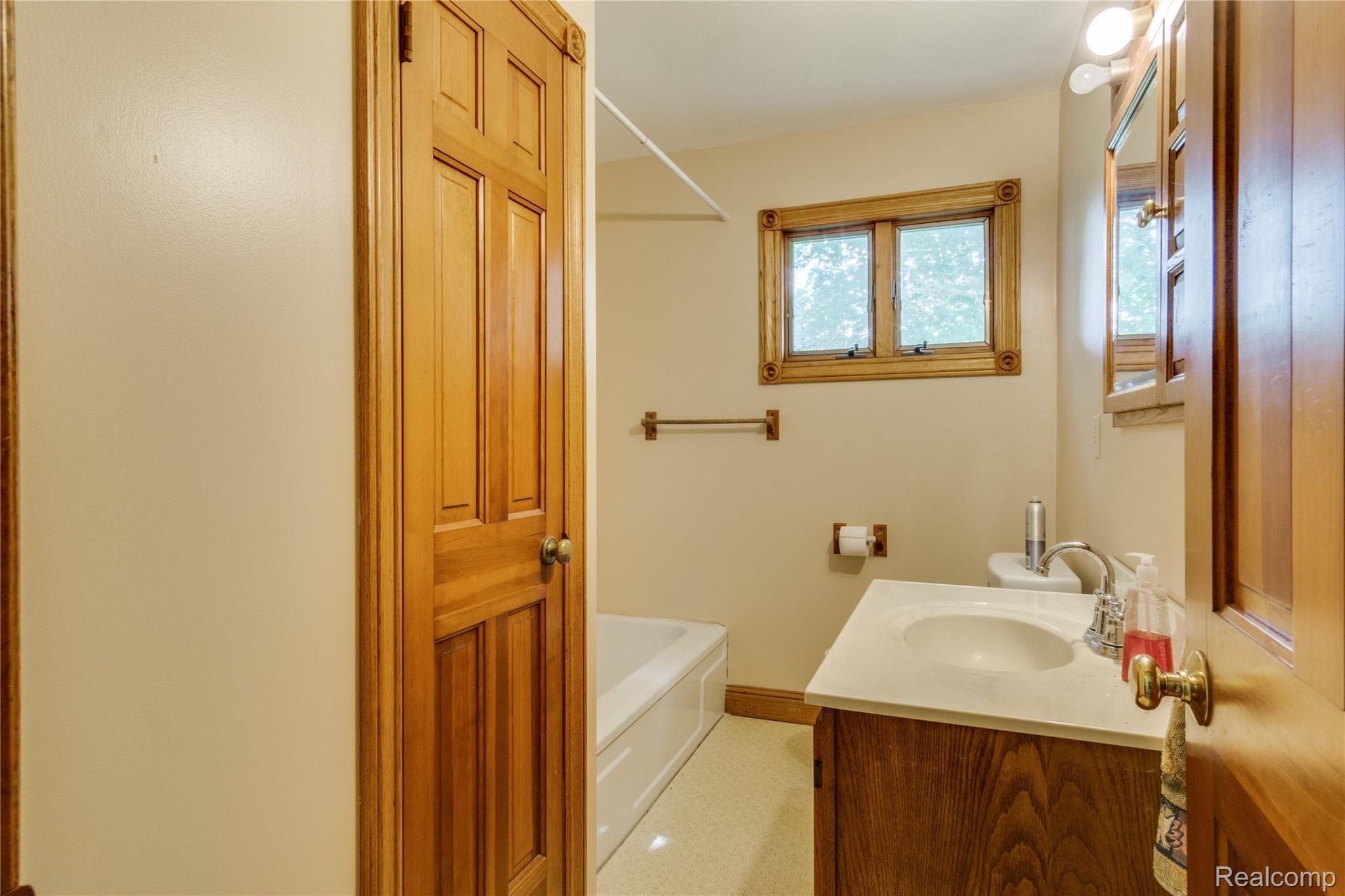 14509 South Byron Road Byron, MI 48418 - Photo 17 of 36 Interiors (21 of 36).jpg