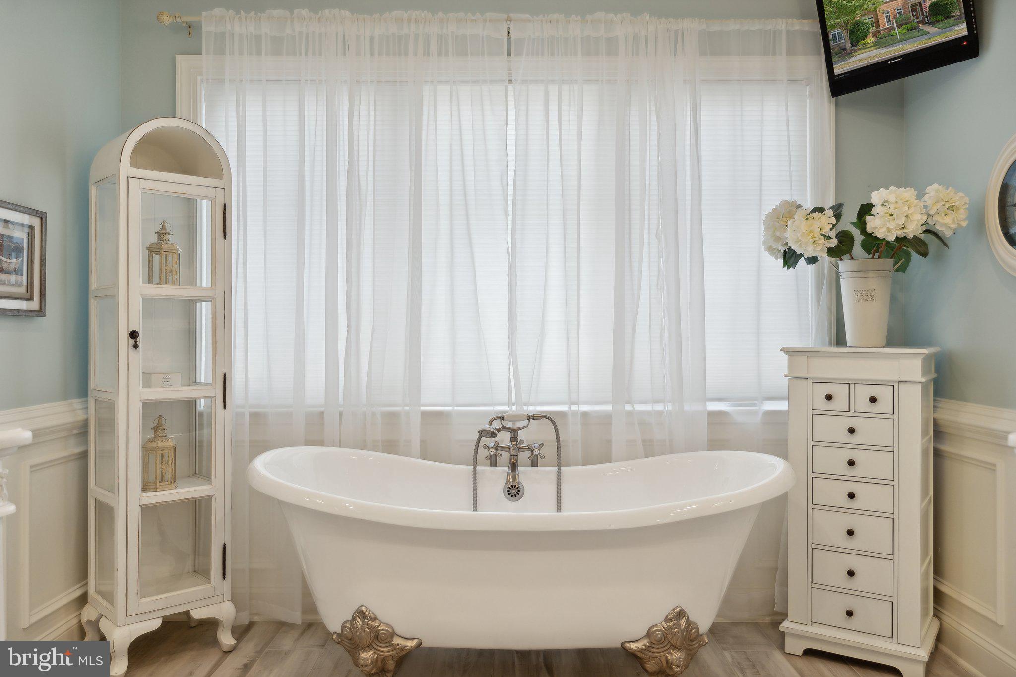 24908 Castleton Drive Chantilly, VA 20152 - Photo 26 of 47 Primary Bath