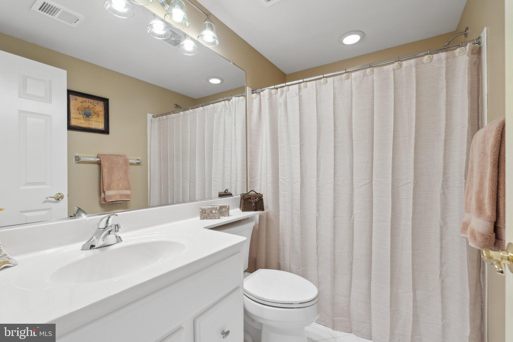 24908 Castleton Drive Chantilly, VA 20152 - Photo 30 of 47 Second Bath