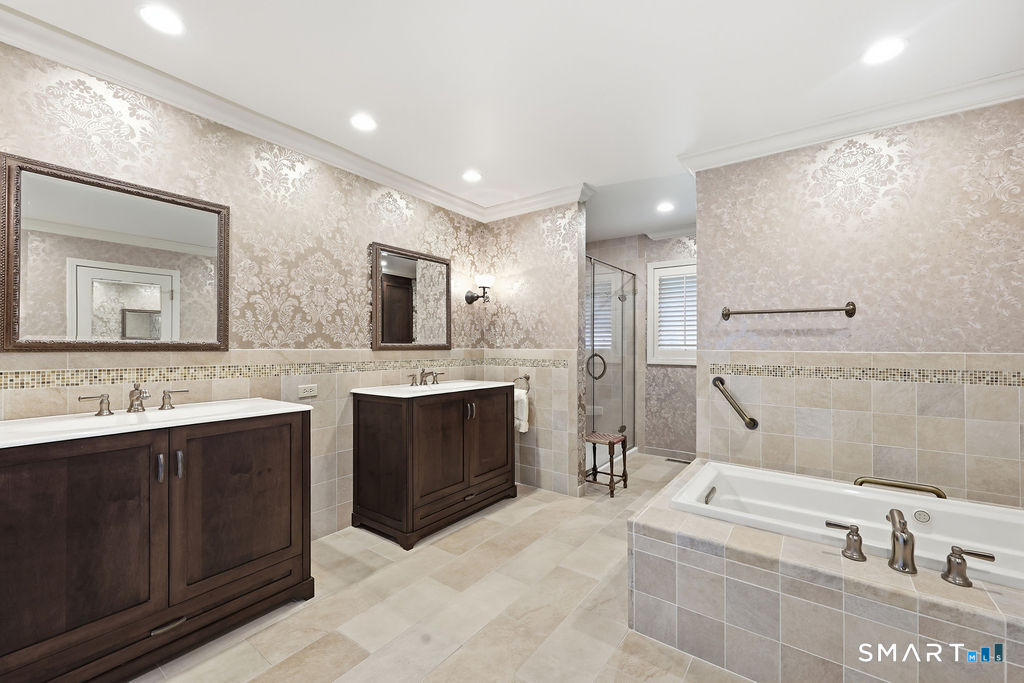 38 Cary Lane, Unit 38 Bloomfield, CT 06002 - Photo 19 of 36