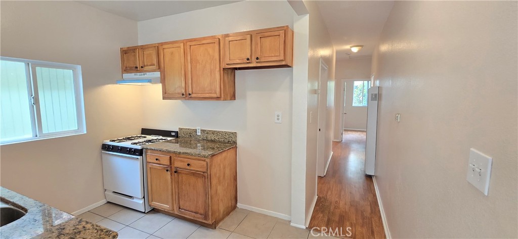 1060 Cherry, Unit A & B Long Beach, CA 90813 - Photo 35 of 63 a kitchen with granite countertop a stove and a refrigerator