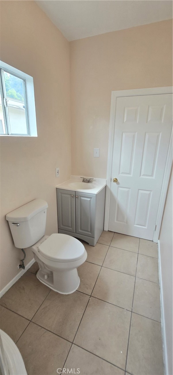1060 Cherry, Unit A & B Long Beach, CA 90813 - Photo 43 of 63 a bathroom with a toilet a sink and bathtub