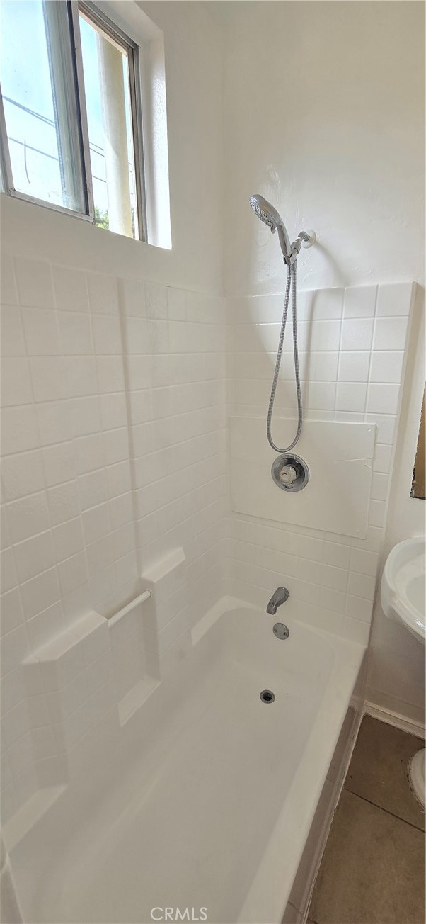 1060 Cherry, Unit A & B Long Beach, CA 90813 - Photo 51 of 63 a bathroom with a bathtub