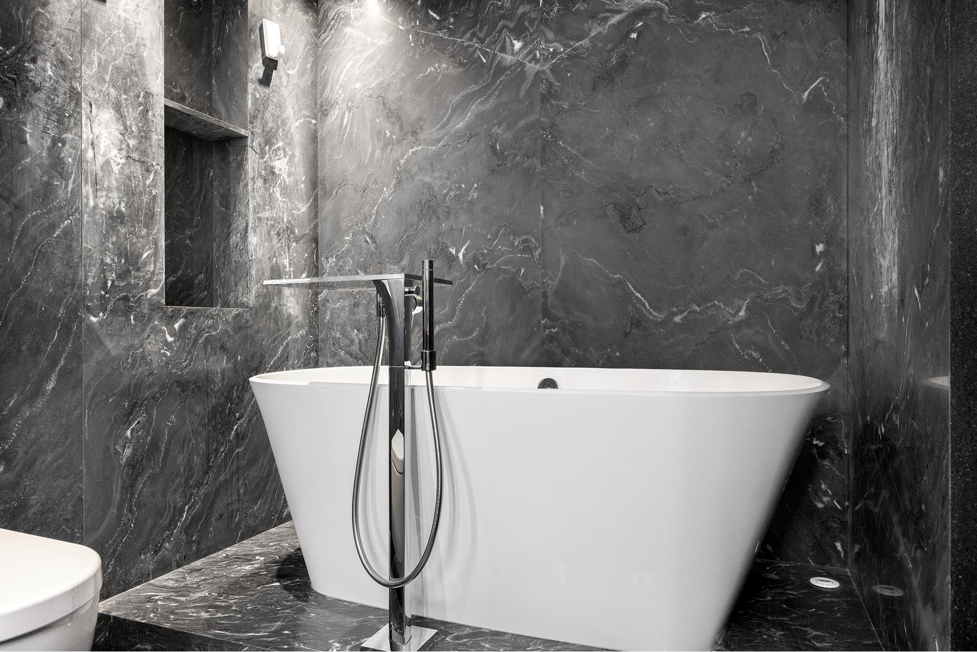 135 West 70th Street, Unit 10C Manhattan, NY 10023 - Photo 11 of 24 a view of a bathroom