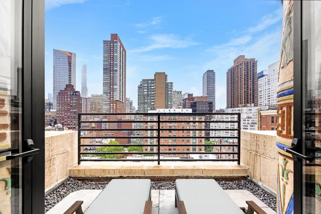 $2,795,000 | 135 West 70th Street, Unit 10C | Upper West Side