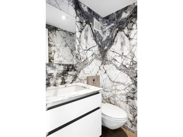 $2,795,000 | 135 West 70th Street, Unit 10C | Upper West Side