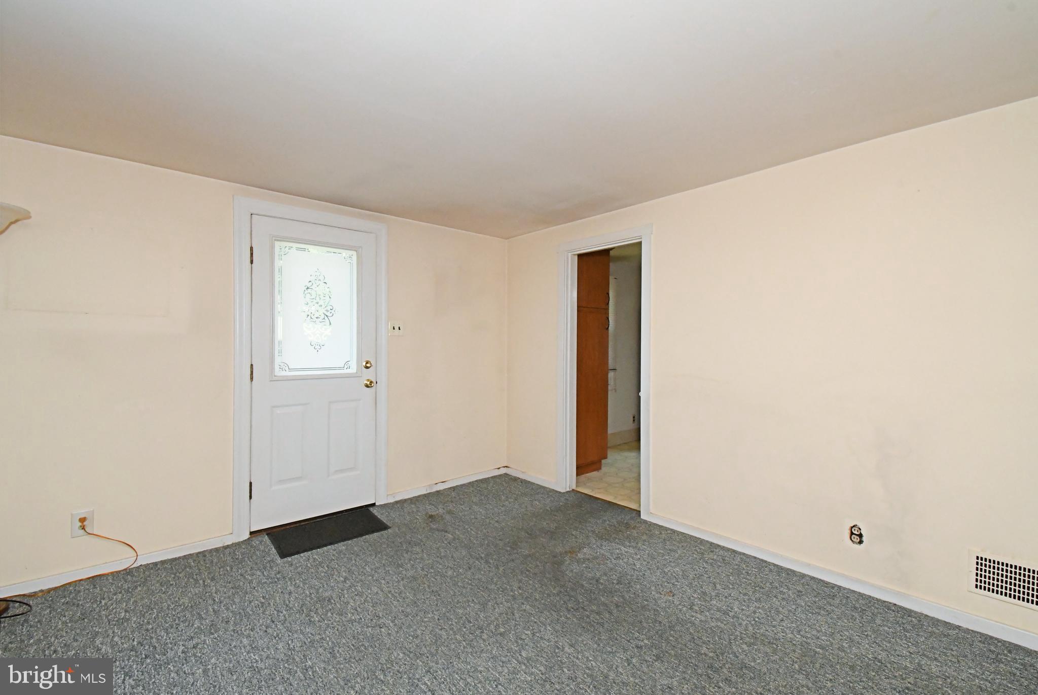 889 Old Lancaster Road Berwyn, PA 19312 - Photo 18 of 37 Living Room