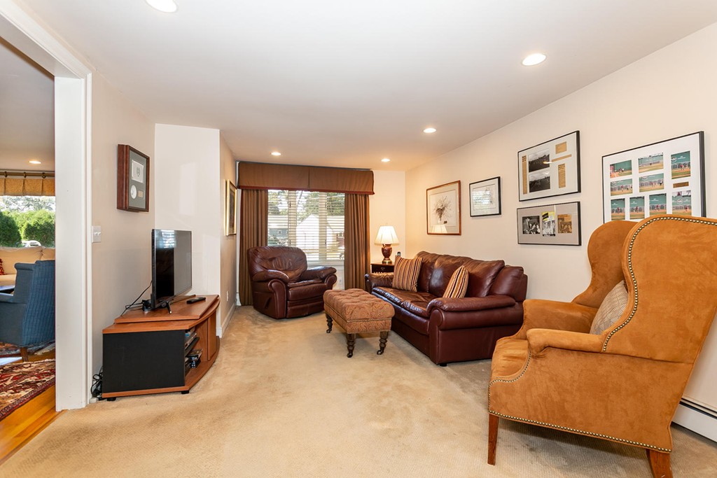 8 Fairfax Road Needham, MA 02492 - Photo 7 of 21