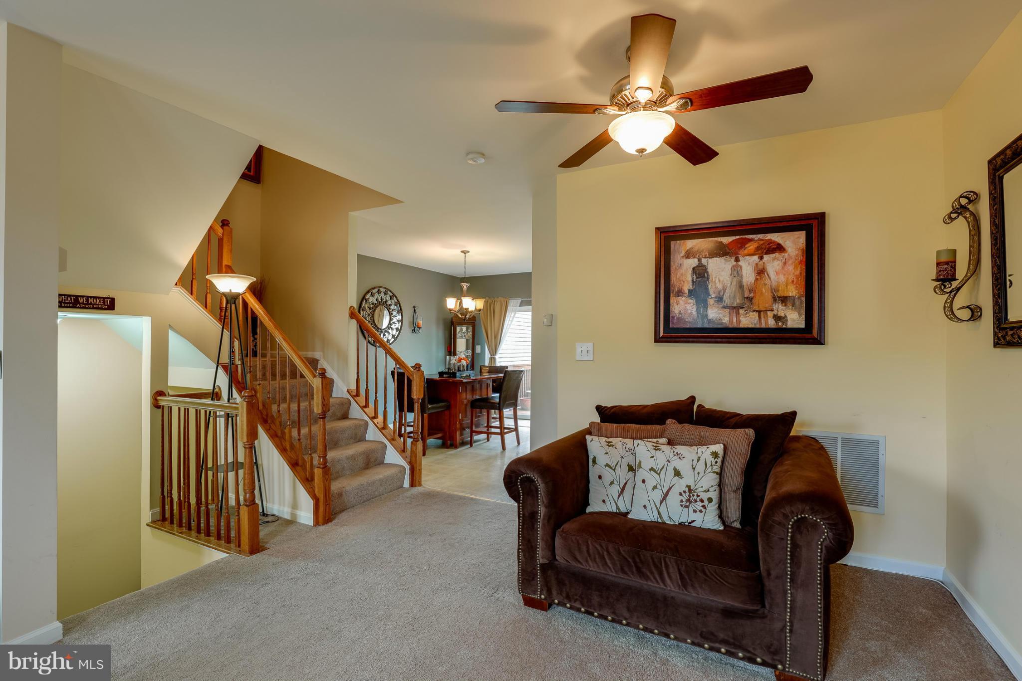 9052 Two Bays Road Lorton, VA 22079 - Photo 9 of 25 Living Room