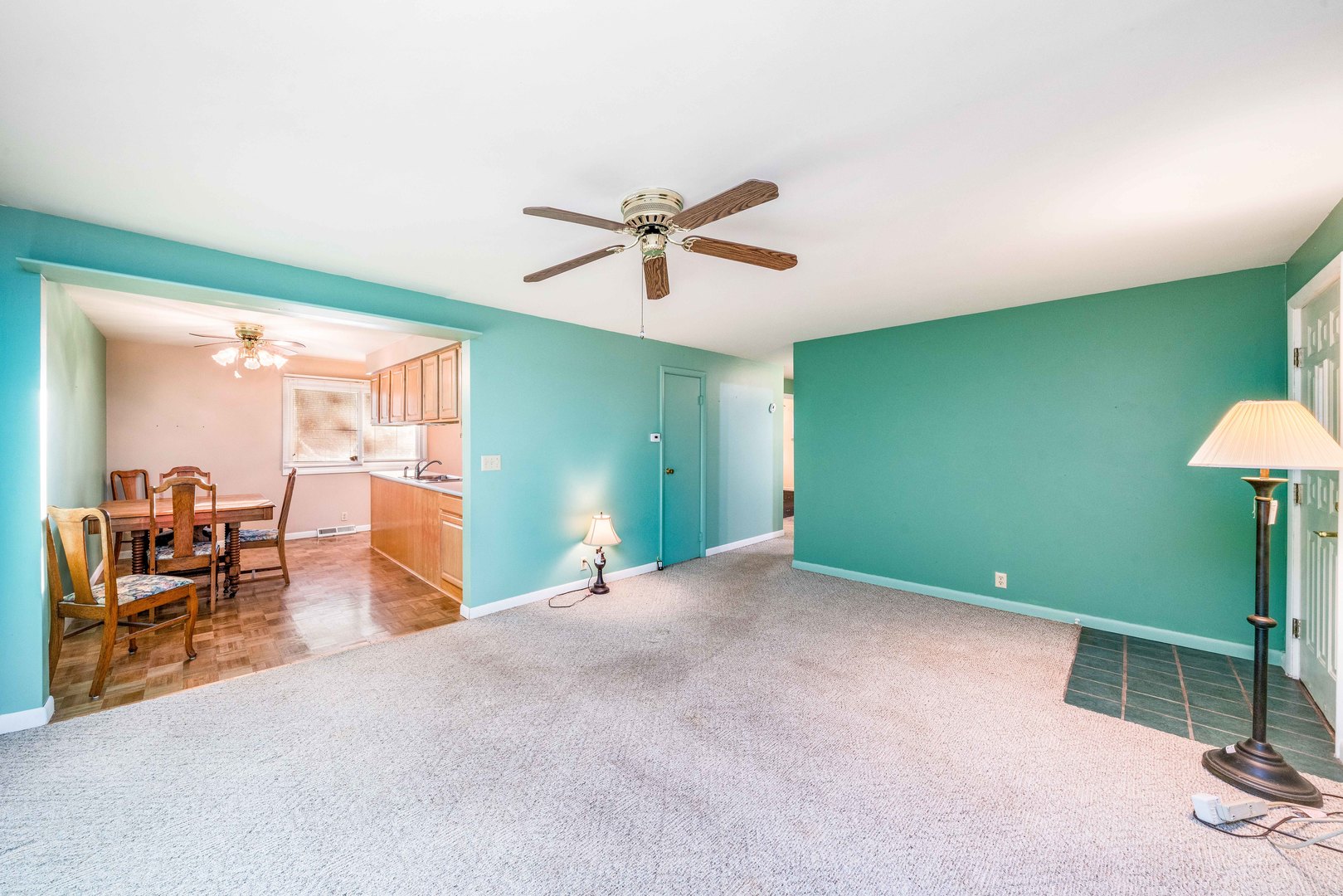 1014 Castle Street Sandwich, IL 60548 - Photo 5 of 21 a view of a livingroom with furniture and a fan