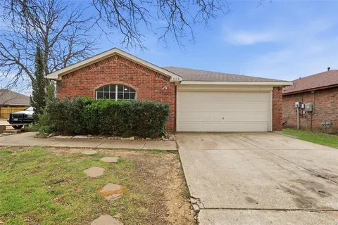 a front view of house with yard