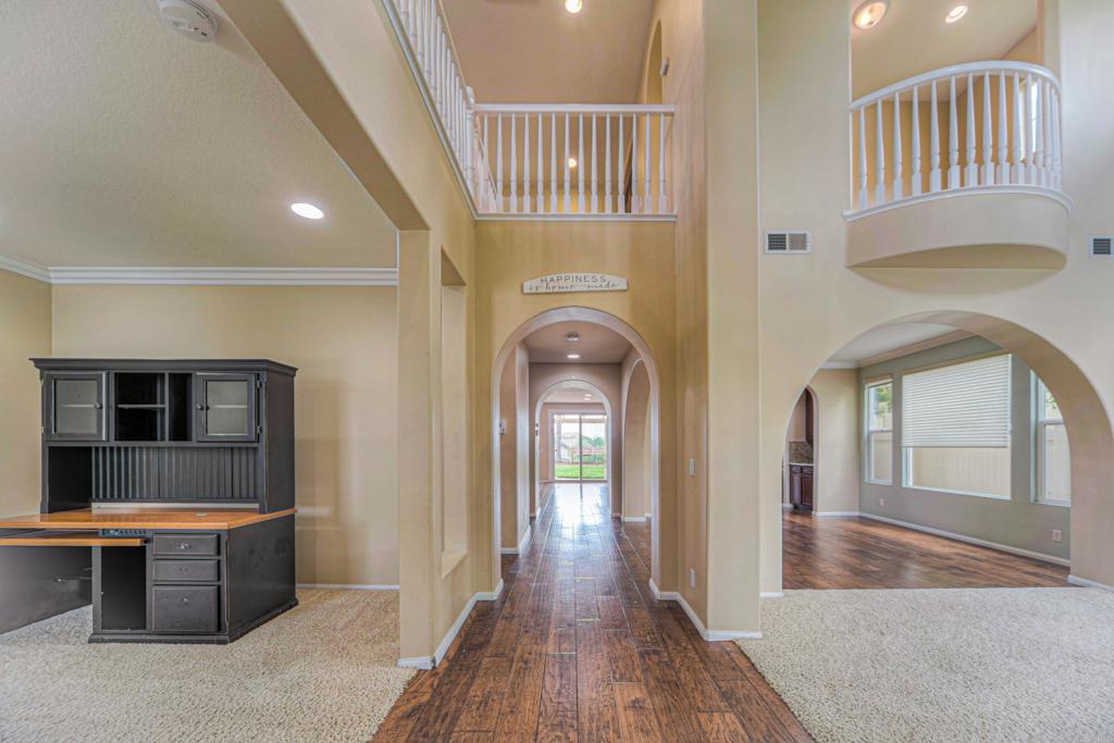 32215 Vía Bejarano Temecula, CA 92592 - Photo 29 of 42 a view of livingroom with furniture