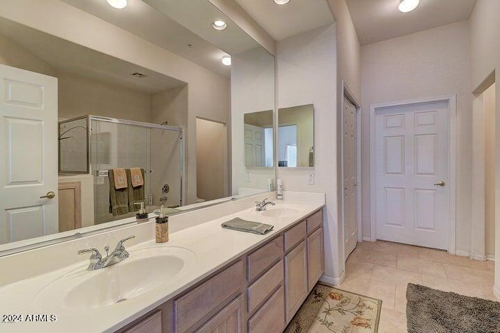 8245 East Bell Road, Unit 128 Scottsdale, AZ 85260 - Photo 17 of 26 Master Bath