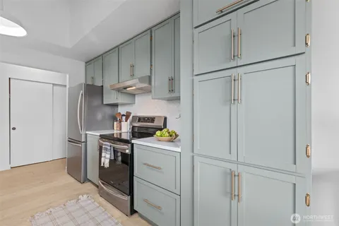 $599,950 | 4911 Fremont Avenue North, Unit 303, Seattle, WA 98103