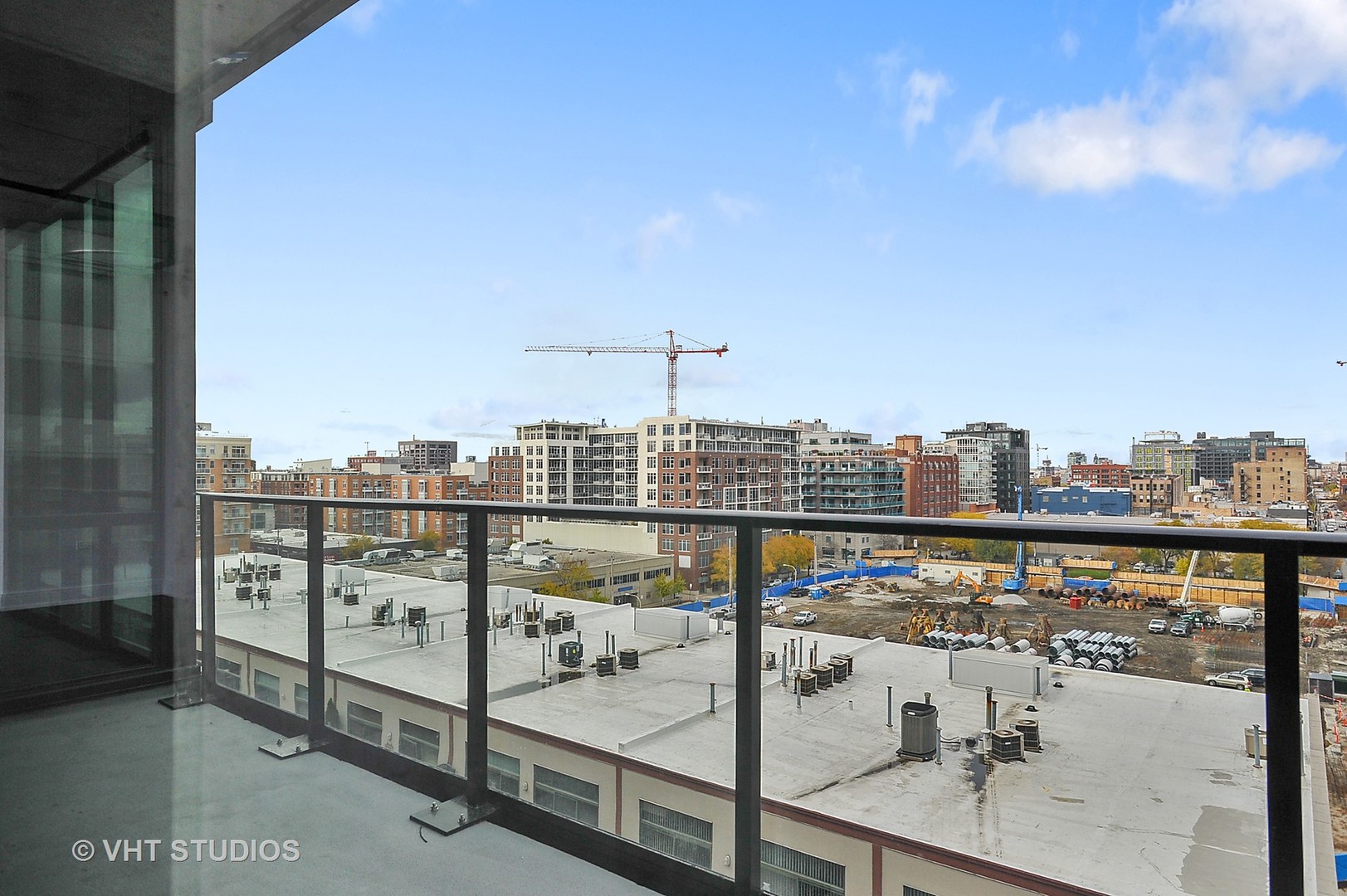 111 South Peoria Street, Unit 804 Chicago, IL 60607 - Photo 28 of 33 a view of a terrace with city view