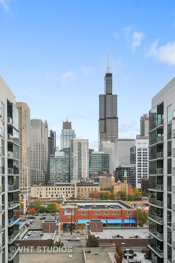111 South Peoria Street, Unit 804 Chicago, IL 60607 - Photo 31 of 33 a city view with tall buildings