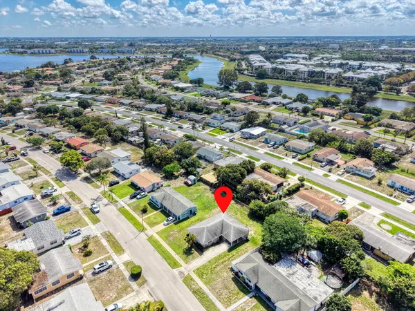 $2,700 | 1458 8th Street, West Palm Beach, FL 33401