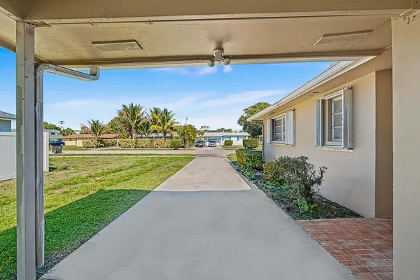 $2,700 | 1458 8th Street, West Palm Beach, FL 33401