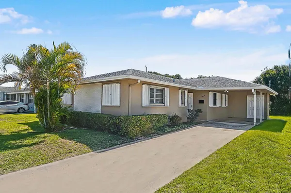 $2,700 | 1458 8th Street, West Palm Beach, FL 33401