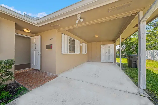 $2,700 | 1458 8th Street, West Palm Beach, FL 33401