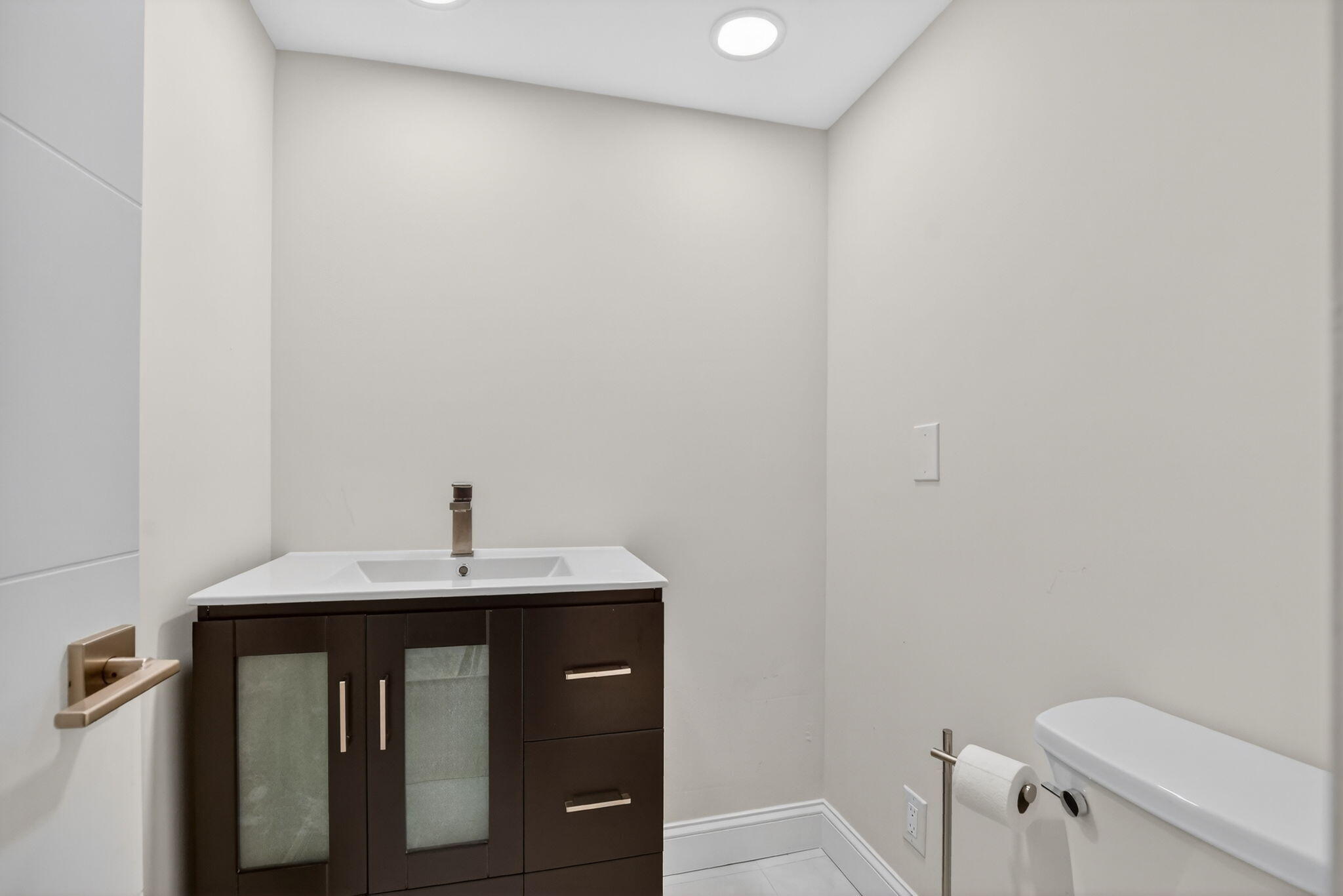 7472 La Paz Boulevard, Unit 304 Boca Raton, FL 33433 - Photo 14 of 36 a bathroom with a sink a toilet and a mirror
