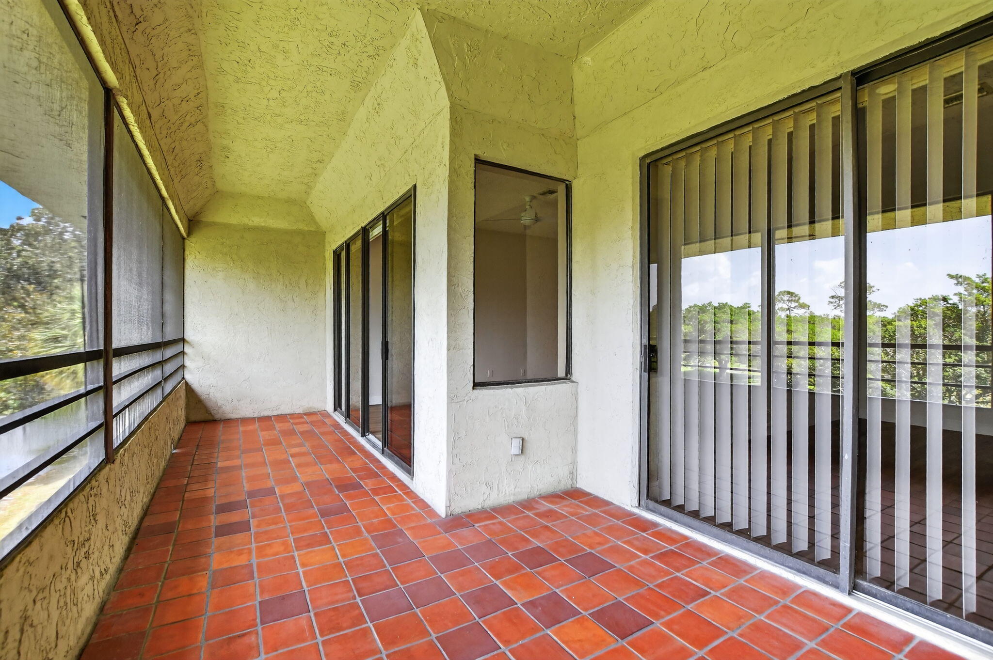 7472 La Paz Boulevard, Unit 304 Boca Raton, FL 33433 - Photo 28 of 36 a view of a balcony