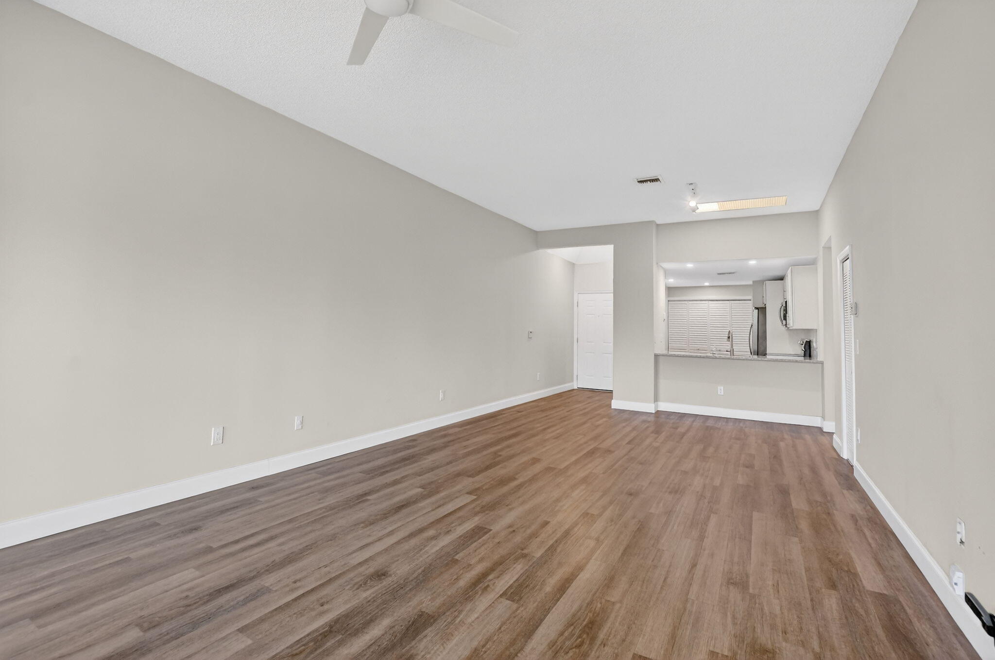 7472 La Paz Boulevard, Unit 304 Boca Raton, FL 33433 - Photo 8 of 36 a view of empty room with wooden floor