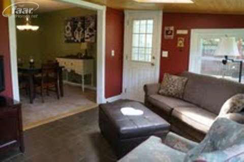 12359 White Lake Road Fenton, MI 48430 - Photo 4 of 26 20365309-3.JPG