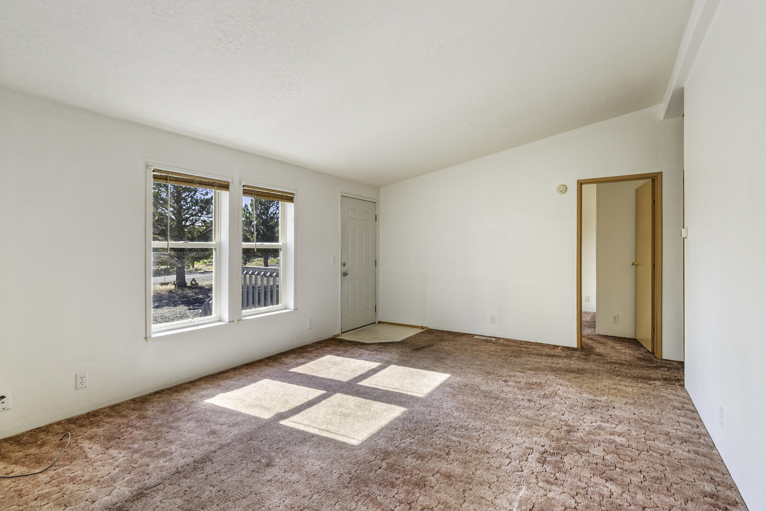14045 Southwest Ridge Place Terrebonne, OR 97760 - Photo 10 of 27 14045 SW Ridge Pl -7