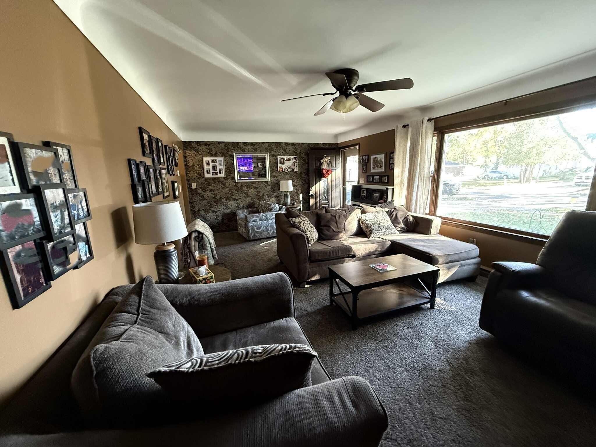 287 West Butler Street Bad Axe, MI 48413 - Photo 4 of 24 living room