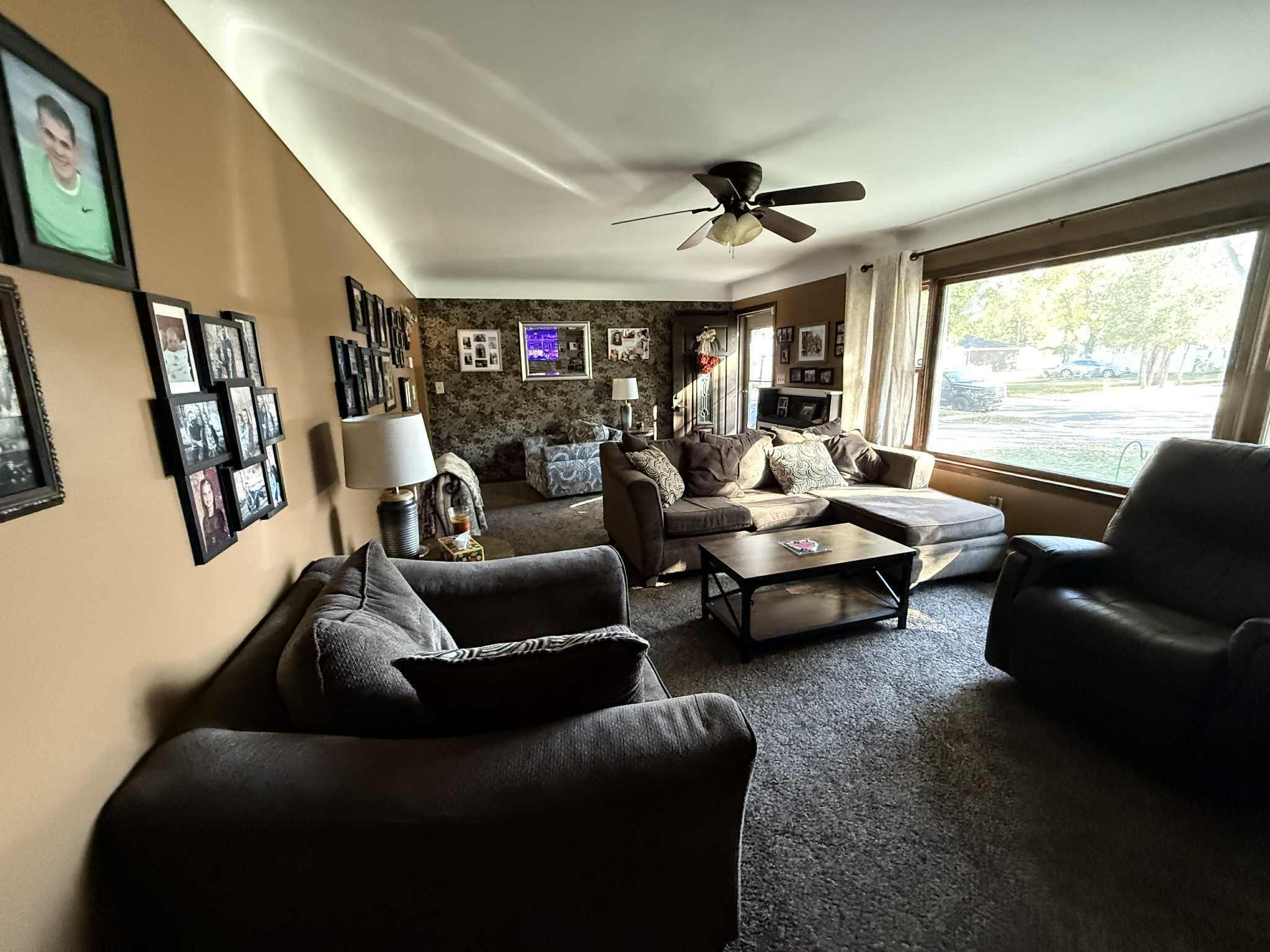 287 West Butler Street Bad Axe, MI 48413 - Photo 5 of 24 living room