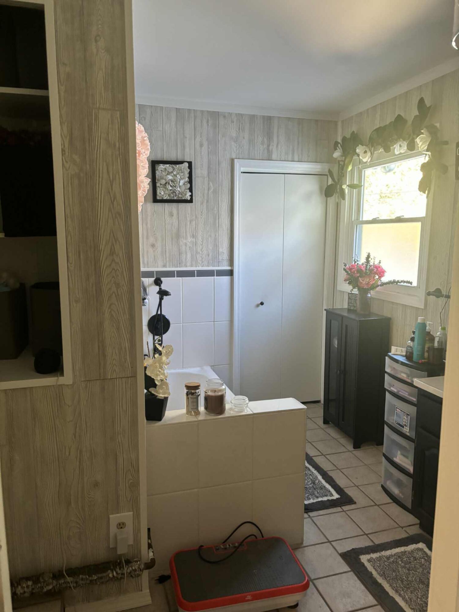 287 West Butler Street Bad Axe, MI 48413 - Photo 10 of 24 owners suite bath