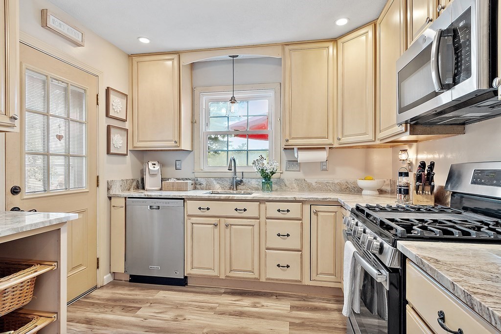 26 Dean Street Hudson, MA 01749 - Photo 11 of 40