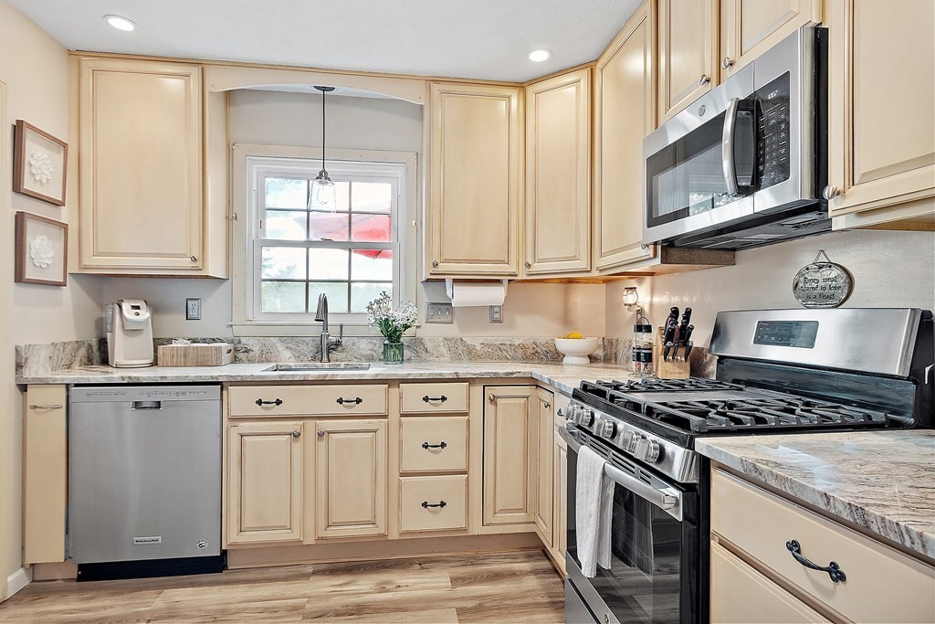 26 Dean Street Hudson, MA 01749 - Photo 12 of 40