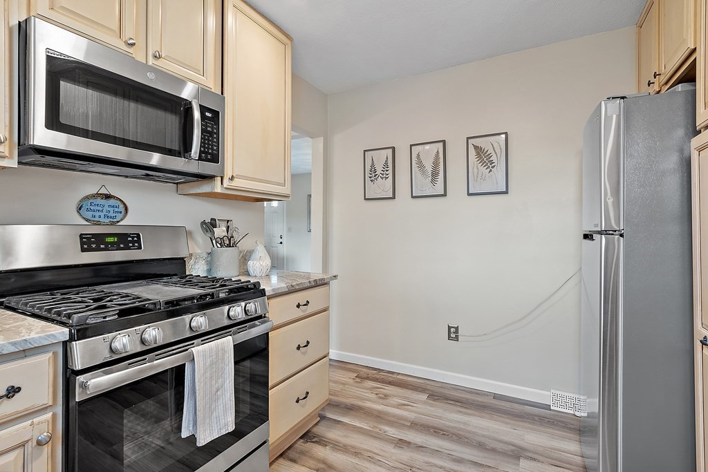 26 Dean Street Hudson, MA 01749 - Photo 13 of 40