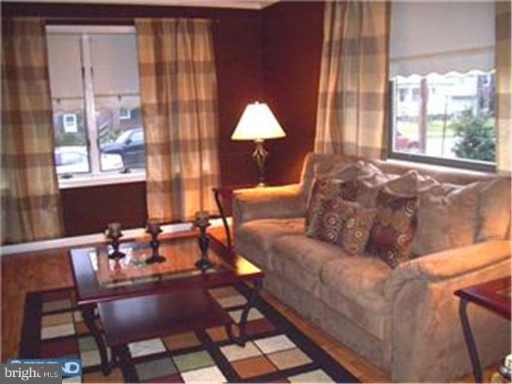 1425 Kingsley Road Havertown, PA 19083 - Photo 4 of 16 Living Room