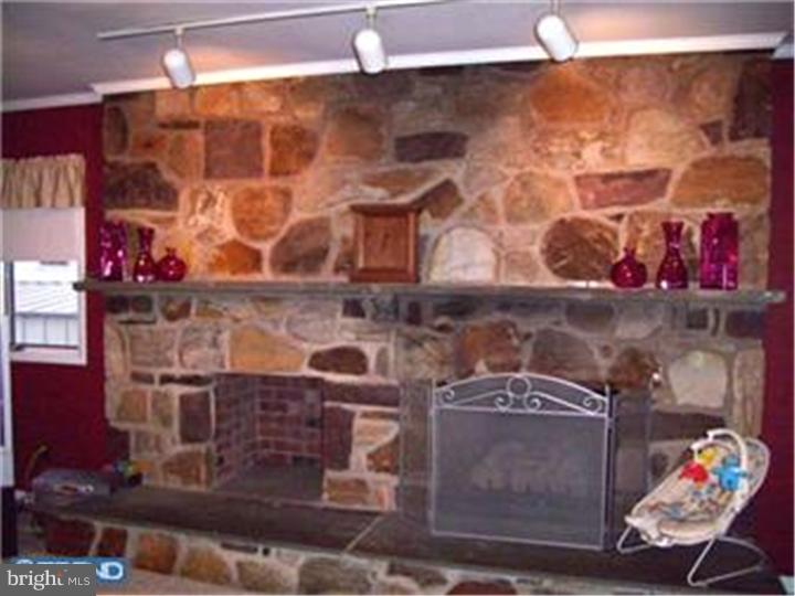 1425 Kingsley Road Havertown, PA 19083 - Photo 6 of 16 Family Room