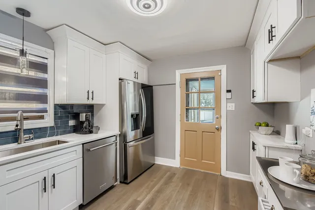 $349,500 | 8841 South Utica Avenue, Evergreen Park, IL 60805