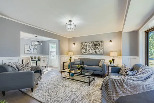 $349,500 | 8841 South Utica Avenue, Evergreen Park, IL 60805