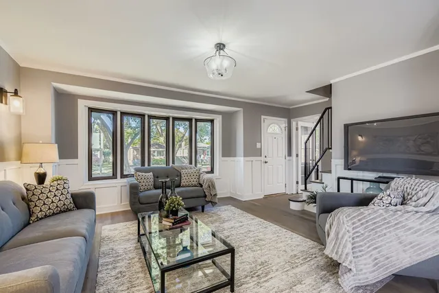 $349,500 | 8841 South Utica Avenue, Evergreen Park, IL 60805