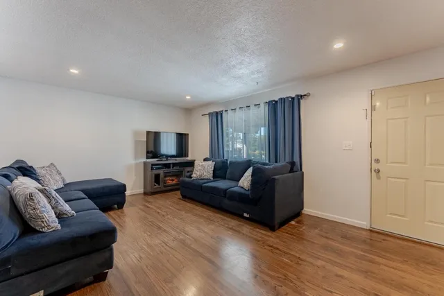 $998,888 | 434 Mignot Lane, San Jose, CA 95111