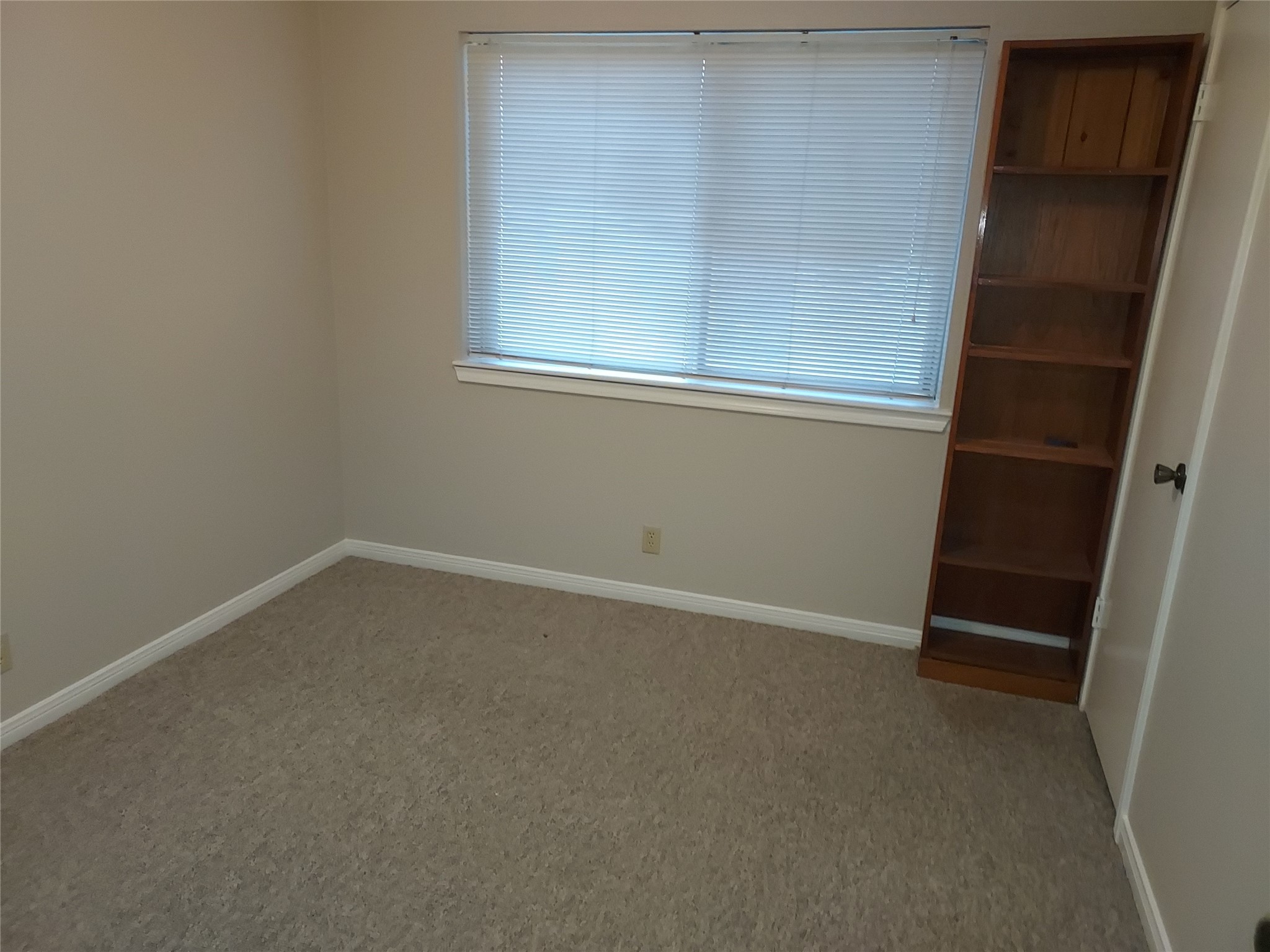1305 Sagebrush Street Angleton, TX 77515 - Photo 9 of 12 an empty room